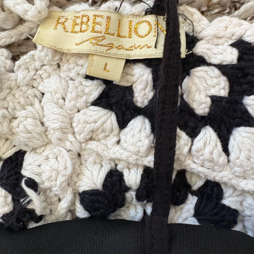 Black and White crochet Camisole Top - Picture 4 of 4